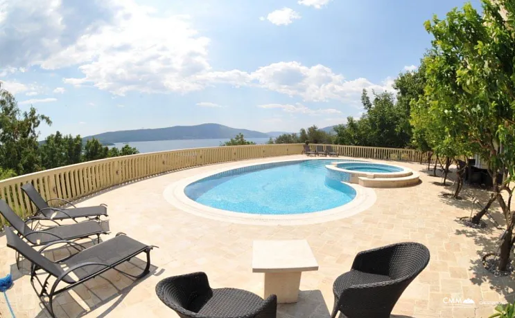 Breathtaking Villa with big pool and yard for sale in Tivat